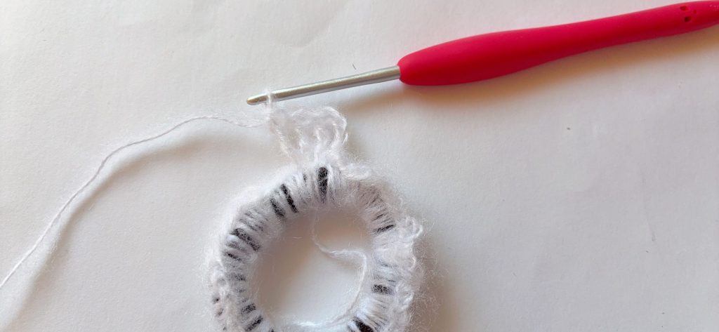 かぎ針編みシュシュ長編みを編んでいく