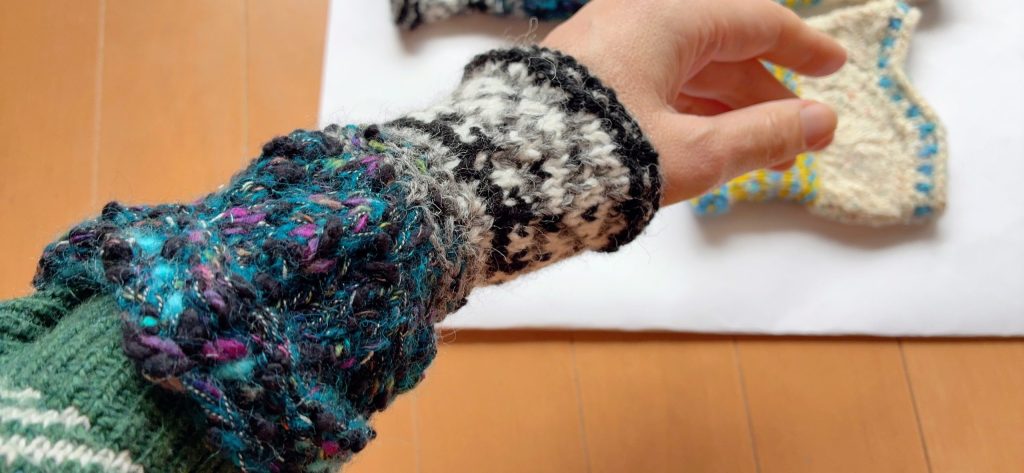 手編みアームウォーマー着画